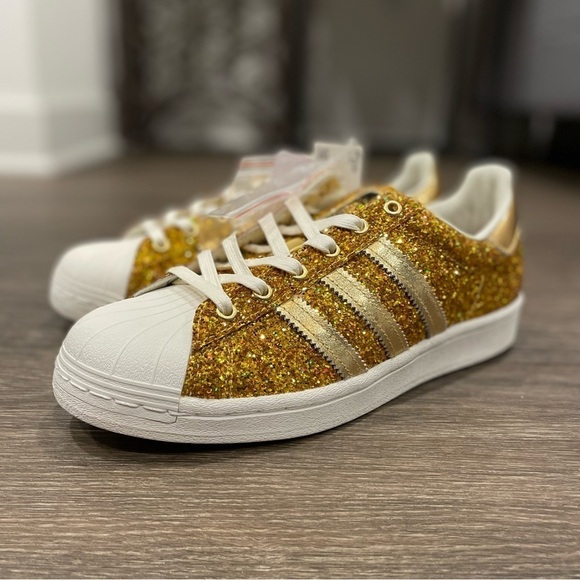 Adidas Superstar sz 5.5, 6 - Picture 3 of 5